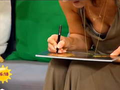 Marlene Lufen zeigt tiefen Ausschnitt- mega downblouse